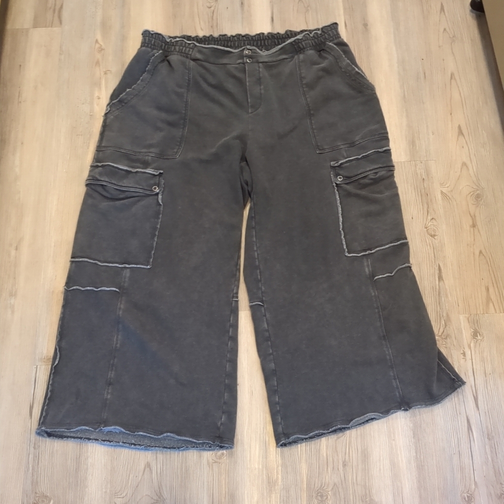 Women's Gray Cargo Pants - Picture 4 of 10